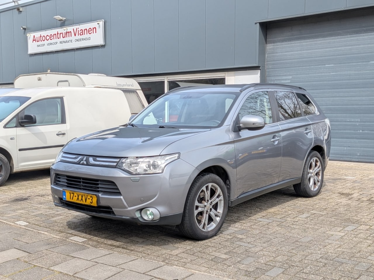 Mitsubishi Outlander - 2.0 Intense+ 7 pers Automaat Clima NL AUTO - AutoWereld.nl