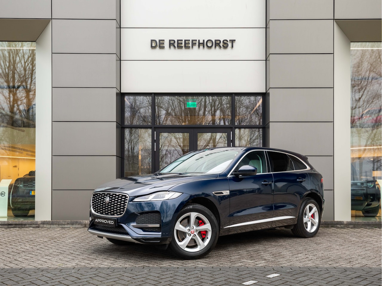 Jaguar F-Pace - P400e 404pk AWD S | Adaptive Cruise | Light Cloud | 24 maanden Jaguar Approved - AutoWereld.nl