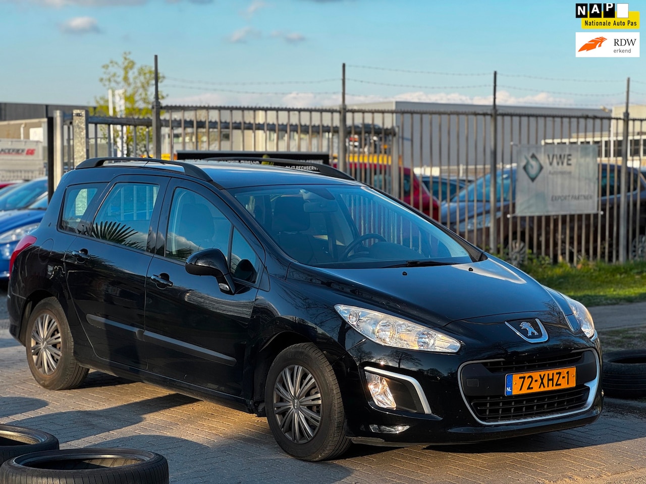 Peugeot 308 SW - 1.6 e-HDi Access rijd schakelt als nieuw - AutoWereld.nl