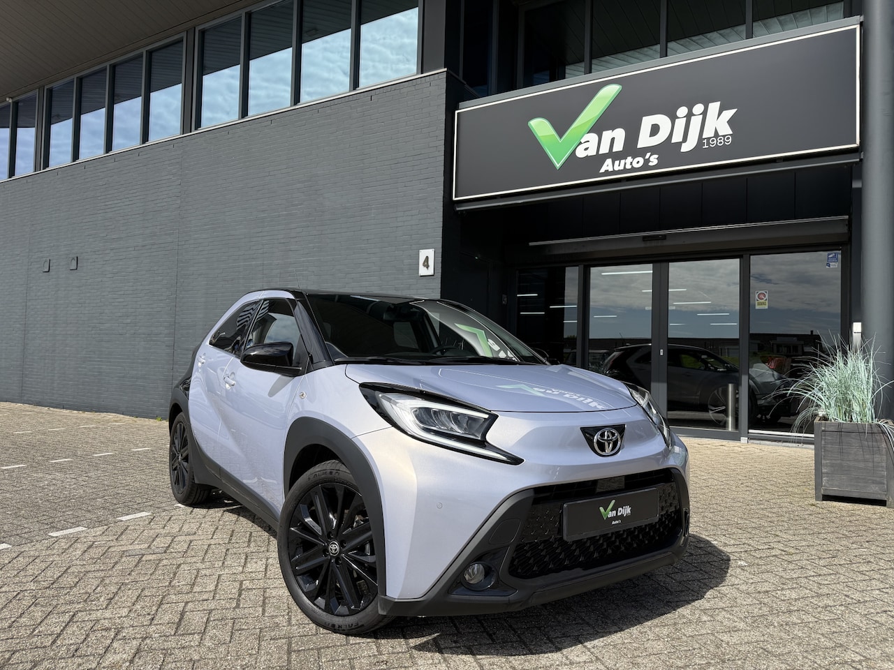 Toyota Aygo X - 1.0 VVT-i S-CVT JBL Camera Pdc Car Play Stoelverw. Keyless - AutoWereld.nl