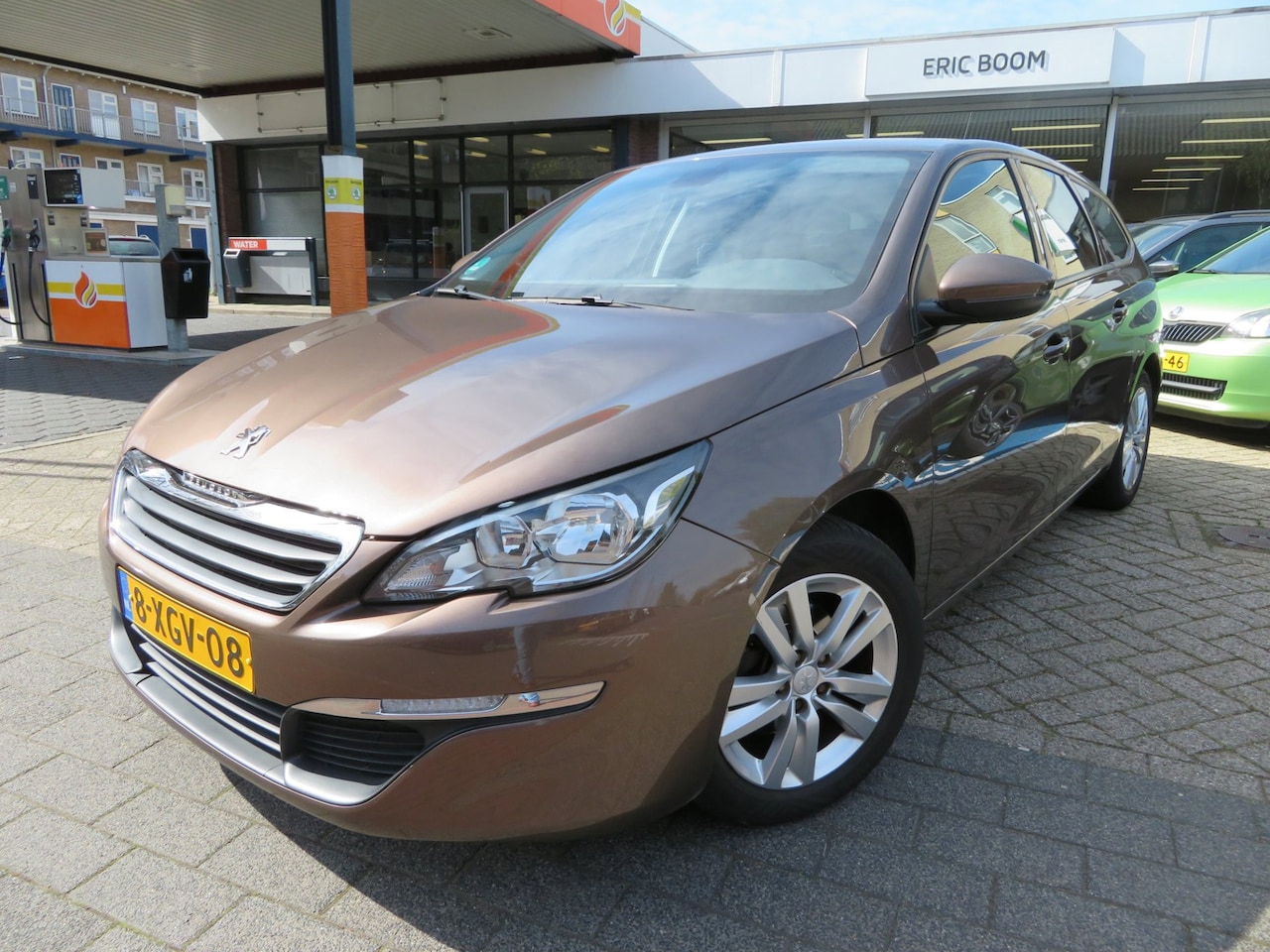 Peugeot 308 SW - 1.2 PureTech Active 175dKM ! NAP HANDEL OF EXPORT, ZO WEG - AutoWereld.nl