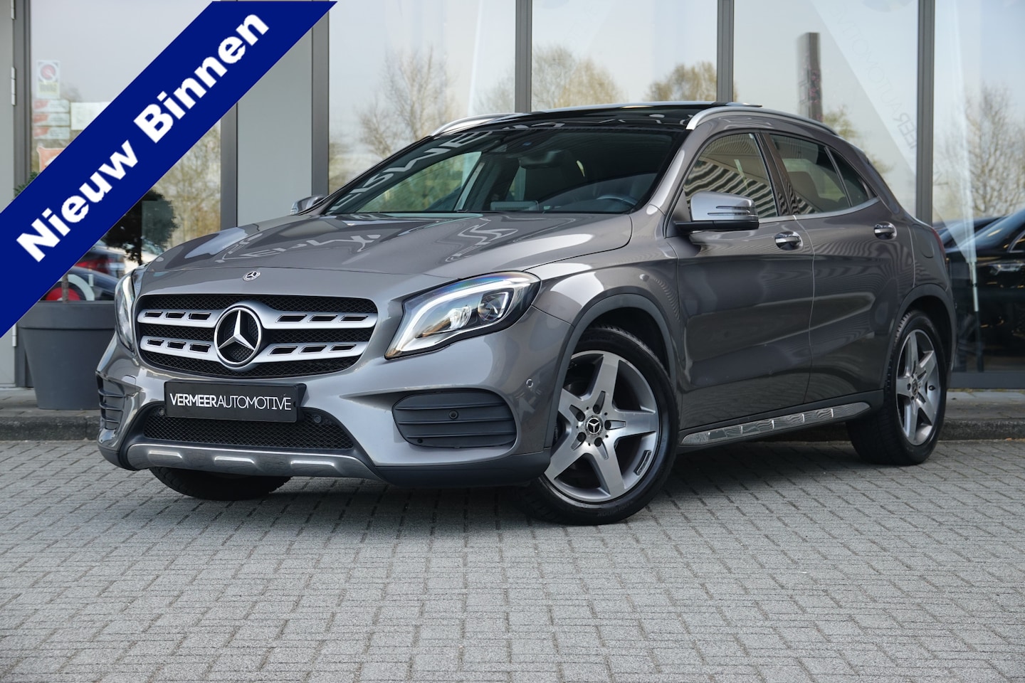 Mercedes-Benz GLA-Klasse - 180 Business Solution AMG | Panoramadak | Camera | Navi | Sfeer | - AutoWereld.nl