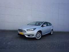 Ford Focus Wagon - 1.0 Titanium Edition Climate / Navi / Cruise / Parkeers. / Trekhaak / Lm velgen