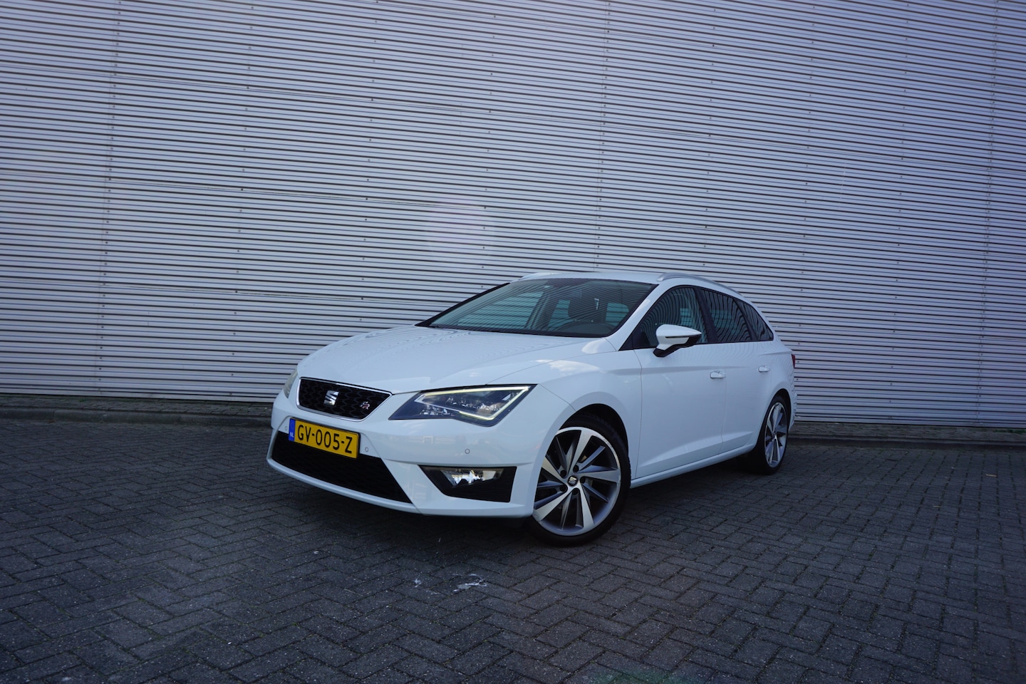 SEAT Leon ST - 1.4 EcoTSI FR Connect Climate / Navi / Cruise / Camera / Parkeers. / Lm velgen / NAP - AutoWereld.nl