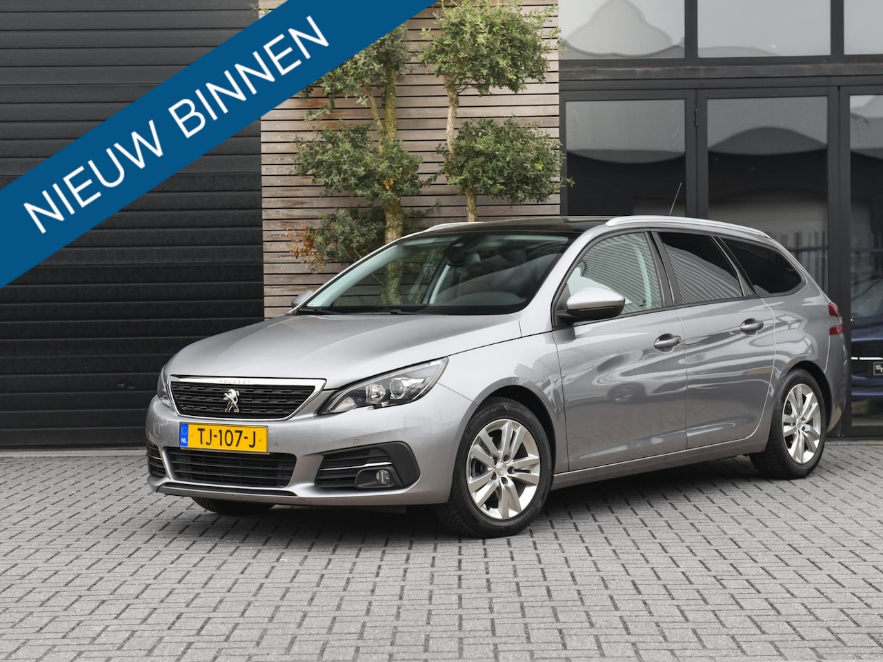 Peugeot 308 SW - 1.2 PureTech Blue Lease Executive Leren bekleding Panoramadak Cruise Clima - AutoWereld.nl