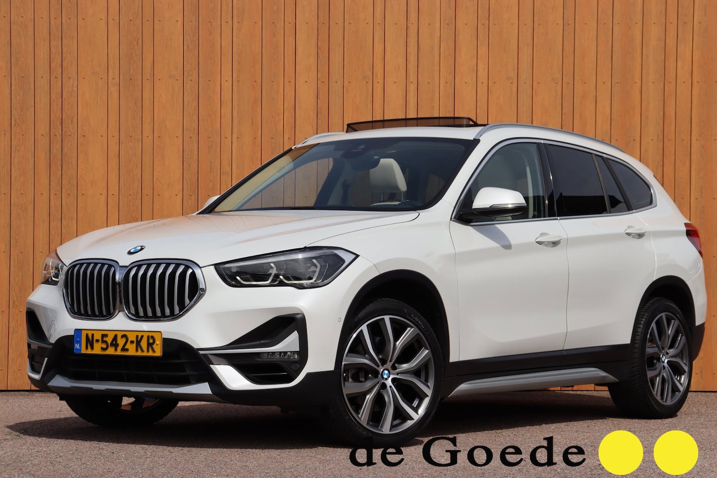 BMW X1 - SDrive20i High Executive org.NL leer+verw Schuifdak HUD A.camera Carplay - AutoWereld.nl