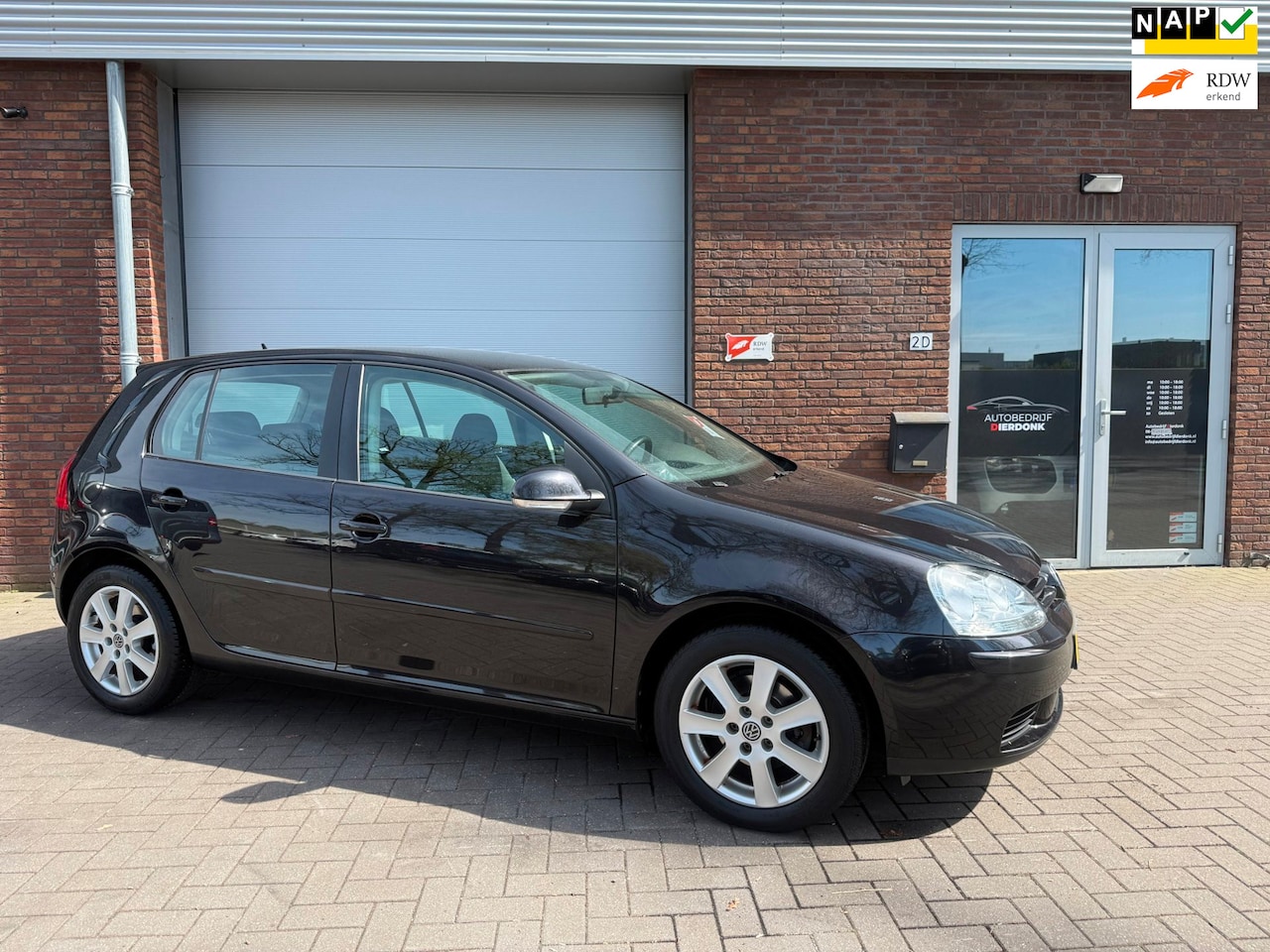 Volkswagen Golf - 1.6 FSI Trendline Business|AIRCO|NIEUWE APK - AutoWereld.nl