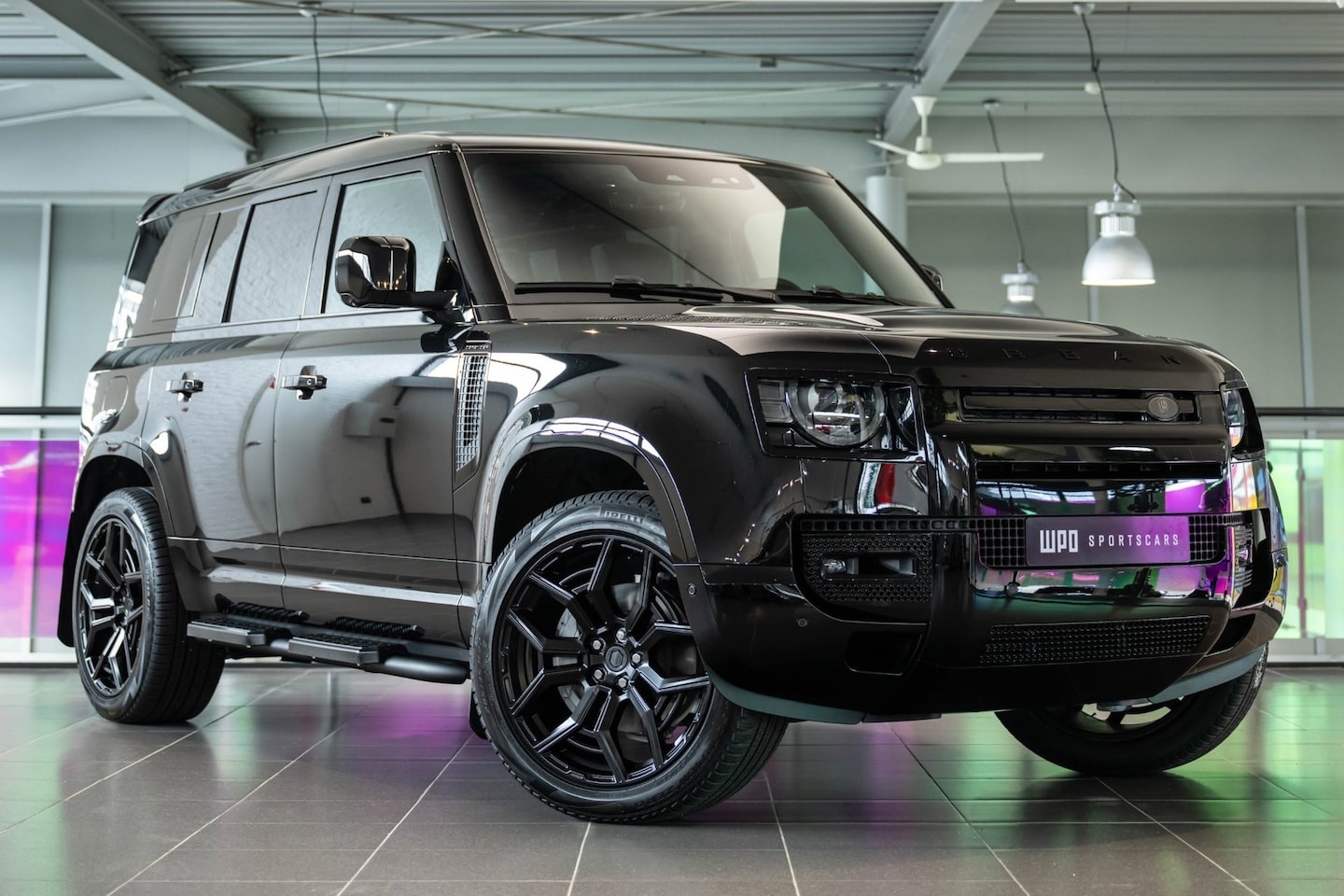 Land Rover Defender 110 - P300e X-Dynamic HSE URBAN - AutoWereld.nl