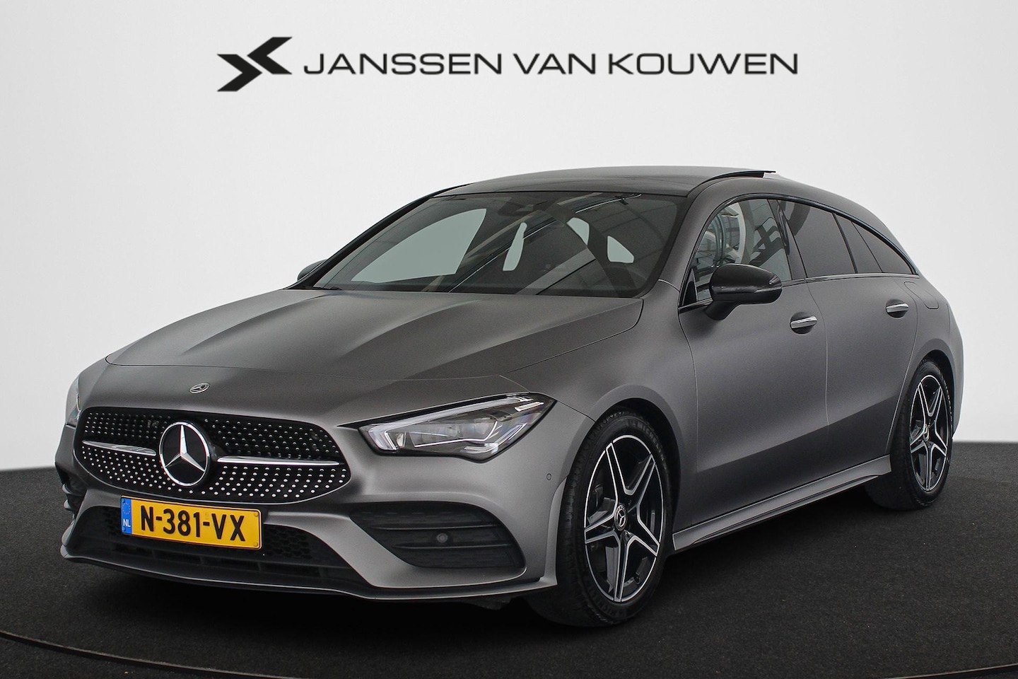Mercedes-Benz CLA-klasse Shooting Brake - 200 Business Solution AMG Pano Sfeerverlichting Trekhaak Stoelverwarming Widescreen - AutoWereld.nl