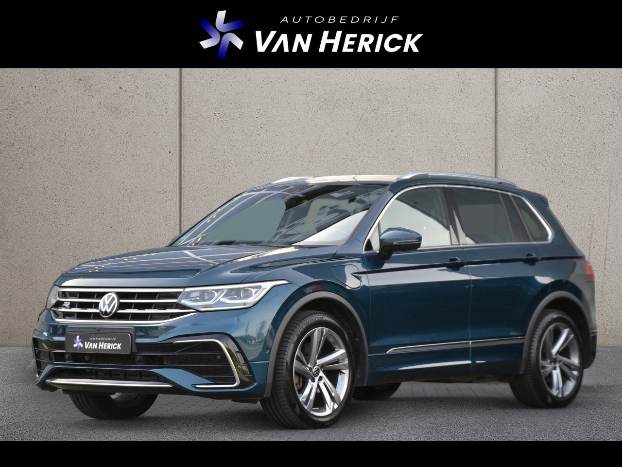 Volkswagen Tiguan - 1.4 TSI eHybrid R-Line Business+ | IQ Light | Trekhaak | Achteruitrijcamera - AutoWereld.nl