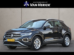 Volkswagen T-Roc - 1.5 TSI Style 150PK Automaat | ACC | Trekhaak | Achteruitrijcamera
