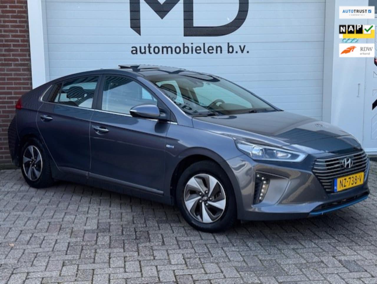 Hyundai IONIQ - 1.6 GDi Premium - Dealer onderhouden - LED - AutoWereld.nl