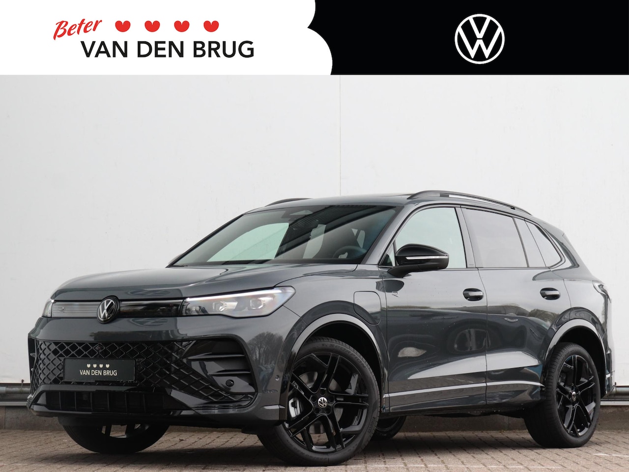 Volkswagen Tiguan - 1.5 eHybrid 272pk R-Line | Wegklapbare trekhaak | Panoramia dak | Adaptief onderstel | Ele - AutoWereld.nl