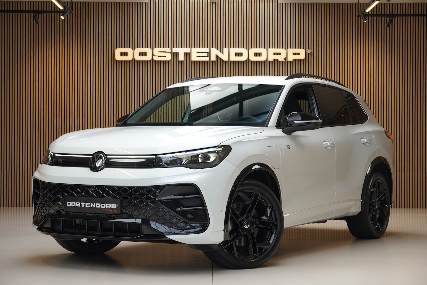 Volkswagen Tiguan - 1.5/204pk eHybrid R-Line Blackstyle|2025|Trekhaak|20"Blackstyle|Head-up|IQ-Matrix|Cruise+A - AutoWereld.nl