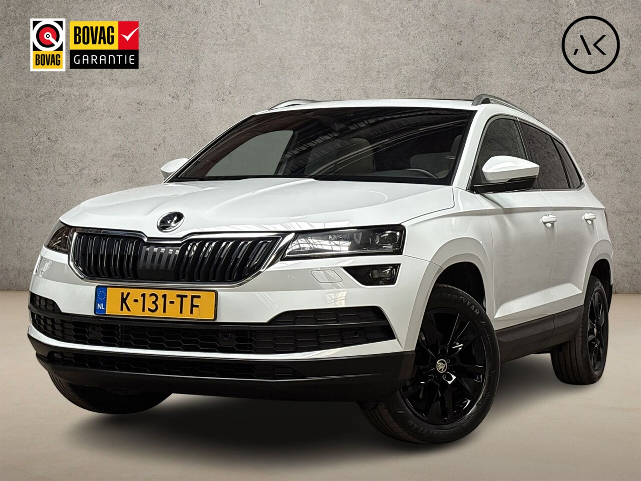 Skoda Karoq - 1.5 TSI ACT Deluxe 150Pk Automaat (PANORAMADAK, APPLE CARPLAY, LEDER, ZWART HEMEL, CANTON - AutoWereld.nl