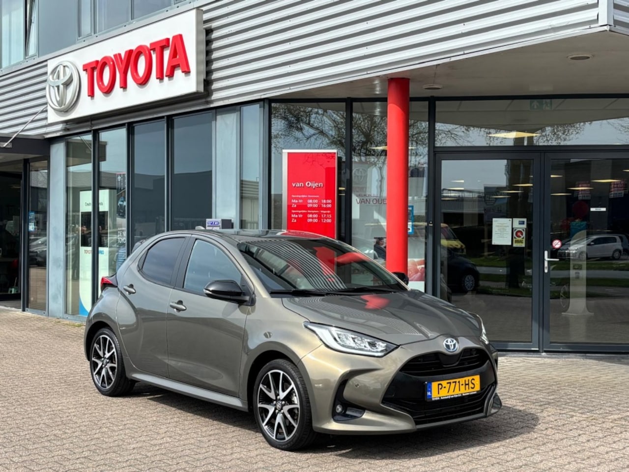 Toyota Yaris - 1.5 Hyb. Executive | Nav | Dodehoek | Stoel vw | PDC | Lage km - AutoWereld.nl