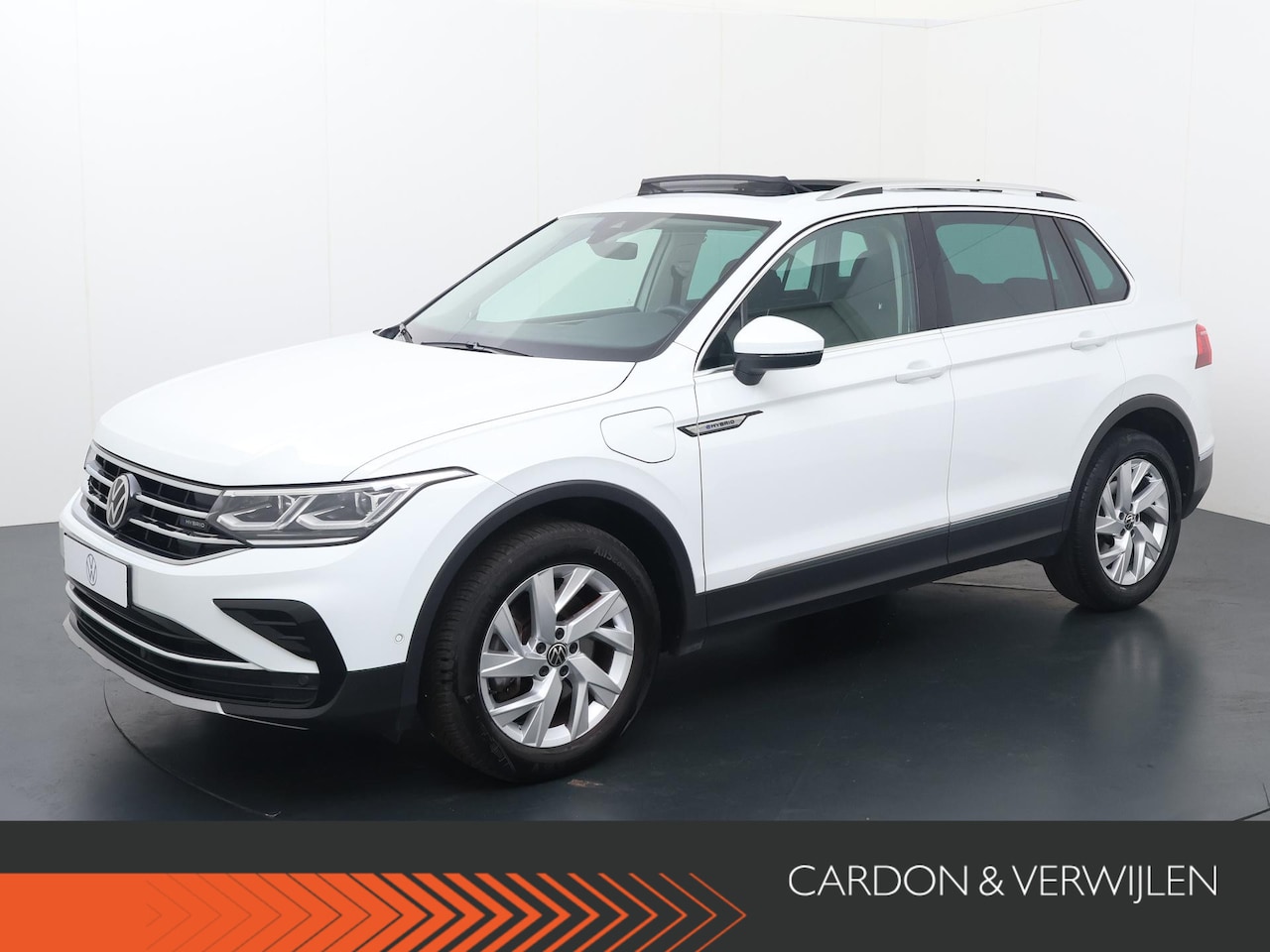 Volkswagen Tiguan - 1.4 TSI eHybrid Elegance | 245 PK | SoH 89% | Panoramadak | Matrix LED koplampen | Achteru - AutoWereld.nl