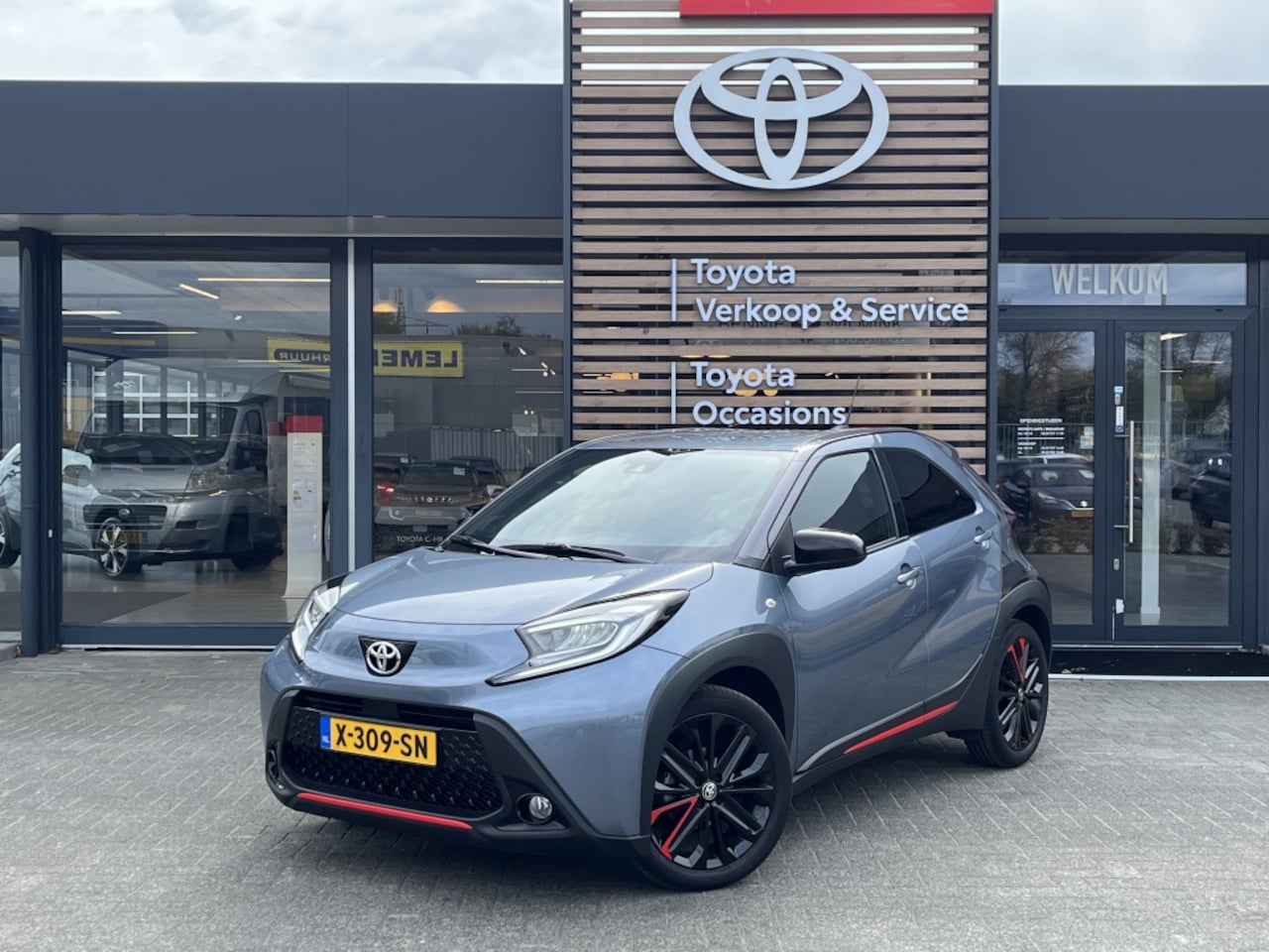 Toyota Aygo X - 1.0 VVT-i S-CVT Premium Undercover | JBL | Parkeersensoren - AutoWereld.nl
