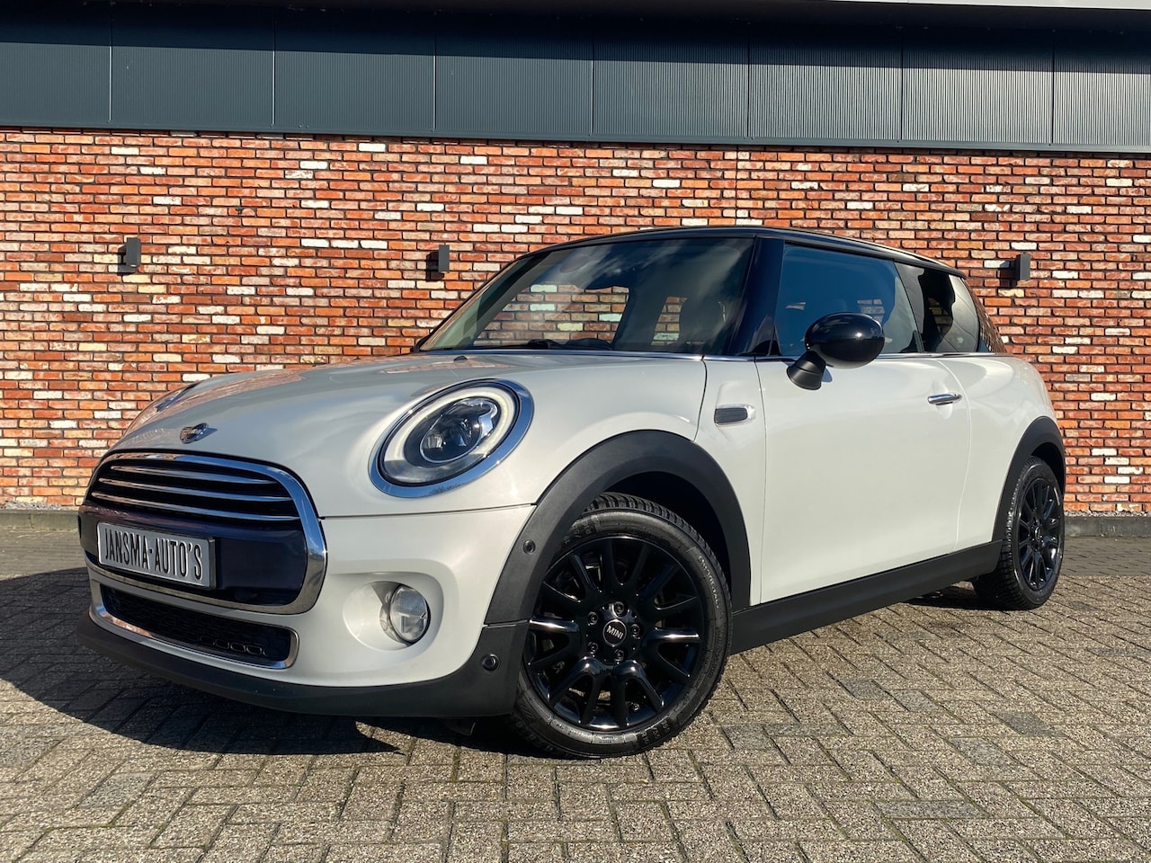 MINI Cooper - Mini 1.5 Chili Automaat Navi Cruise Parelmoer Led Dealer-Onderhouden! - AutoWereld.nl