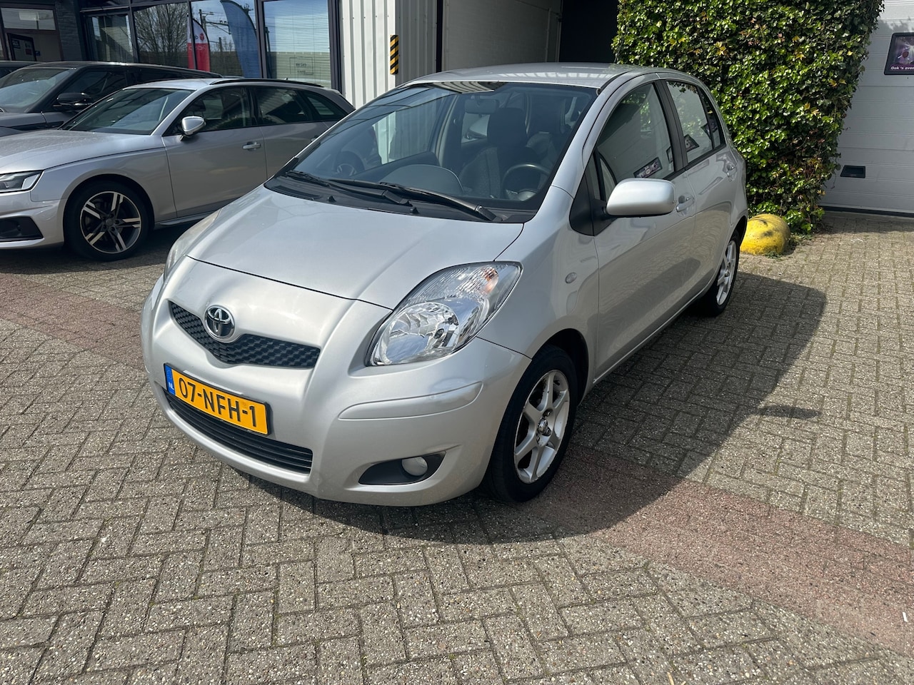 Toyota Yaris - 1.3 VVT-i Aspiration 1.3 VVTi Aspiration - AutoWereld.nl