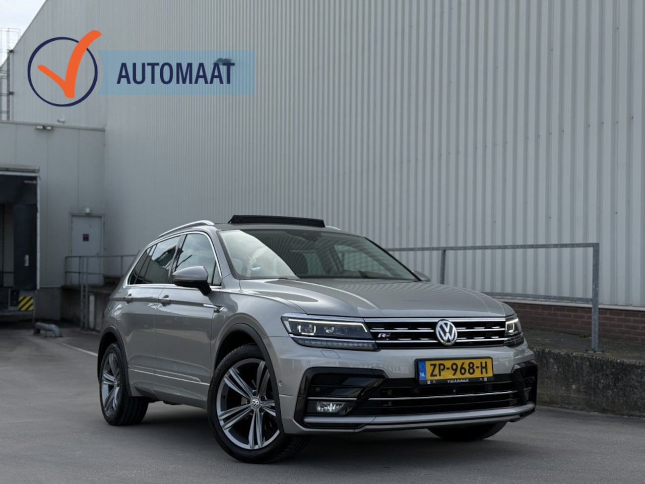 Volkswagen Tiguan - 1.4 TSI ACT Highline Business R | Pano | Trekhaak - AutoWereld.nl