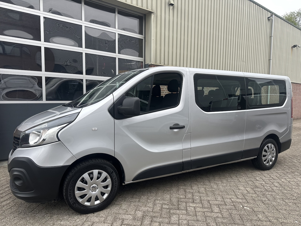 Renault Trafic Passenger - 1.6 dCi L2 9 persoons 23950 incl. BTW/BPM Airco,Cruise,Navi,Pdc,Enz - AutoWereld.nl