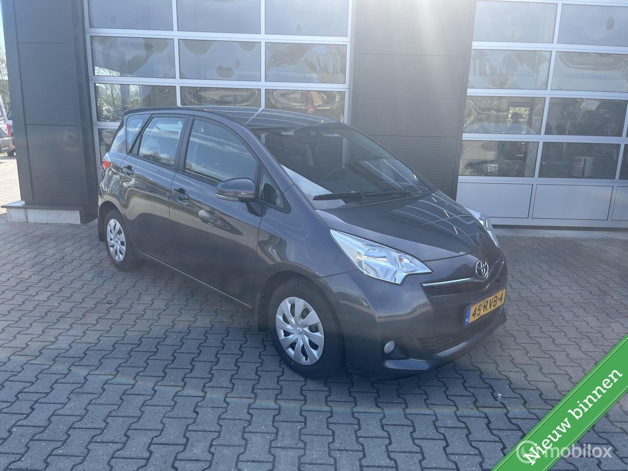 Toyota Verso S - 1.3 VVT-i Aspiration automaat, trekhaak - AutoWereld.nl