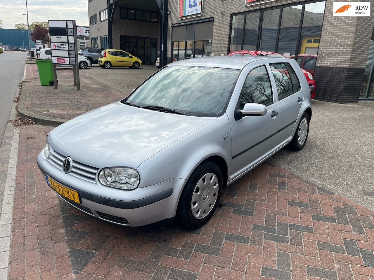 Volkswagen Golf - 1.6-16V Trendline! Parksensor! Cruise! Trek! - AutoWereld.nl
