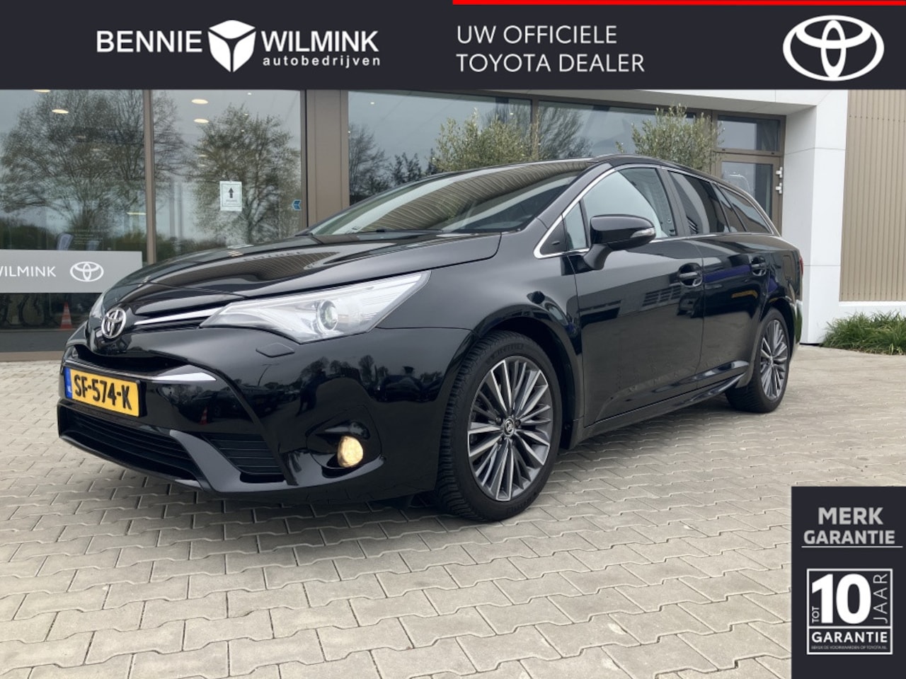 Toyota Avensis Touring Sports - 1.8 VVT-i Executive | Leder | Navigatie | Stoelverw - AutoWereld.nl