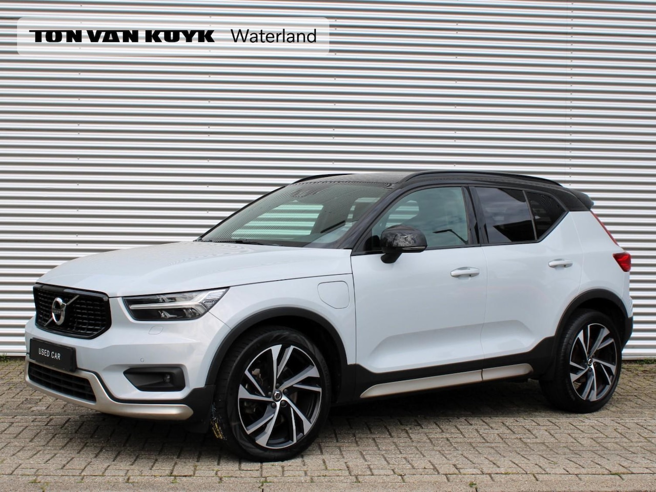 Volvo XC40 - 1.5 T5 Recharge R-Design Automaat / 19" velgen / Trekhaak / Privacy Glass / Verwarmd voorr - AutoWereld.nl