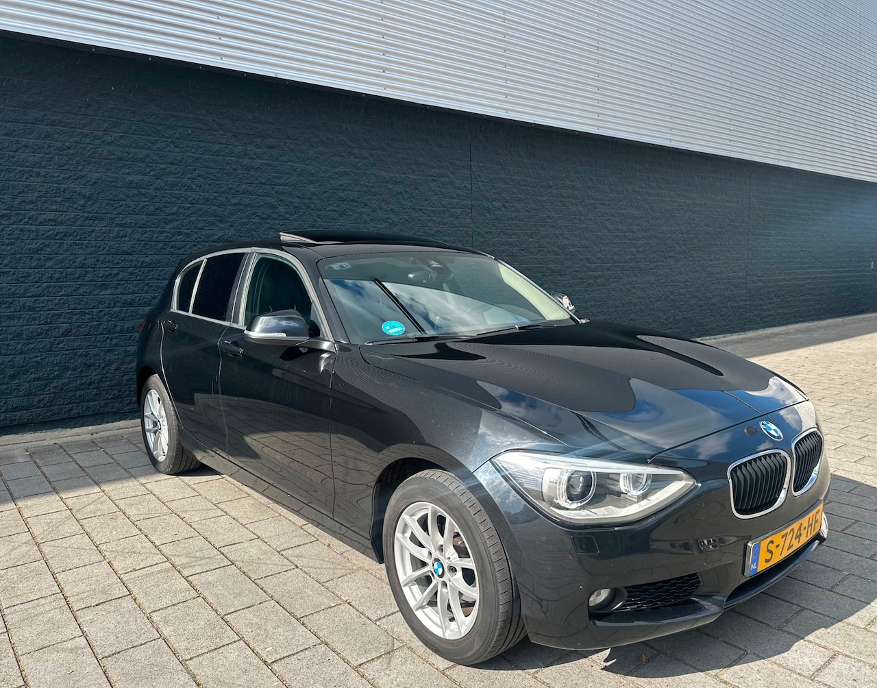 BMW 1-serie - 116i automaar/airco/LM/navi/ schuifdak/ sport - AutoWereld.nl