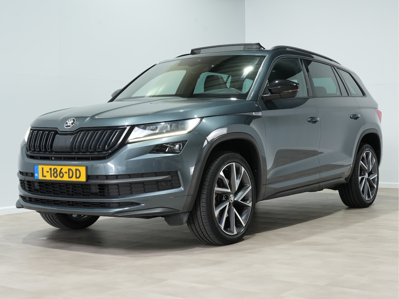 Skoda Kodiaq - 1.5 TSI Sportline Business / 1e Eigenaar / Panoramadak / 20 inch l.m. 212 - AutoWereld.nl