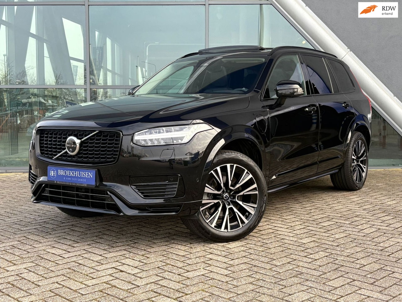Volvo XC90 - 2.0 T8 Recharge AWD Plus Dark 455pk Luchtvering / Panoramadak / Stoelventilatie - AutoWereld.nl