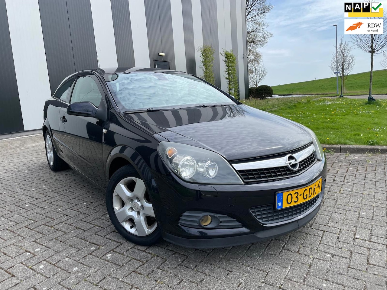 Opel Astra GTC - 1.6 Cosmo Nw APK-Clima-Cruise-Pdc-Trekhaak - AutoWereld.nl