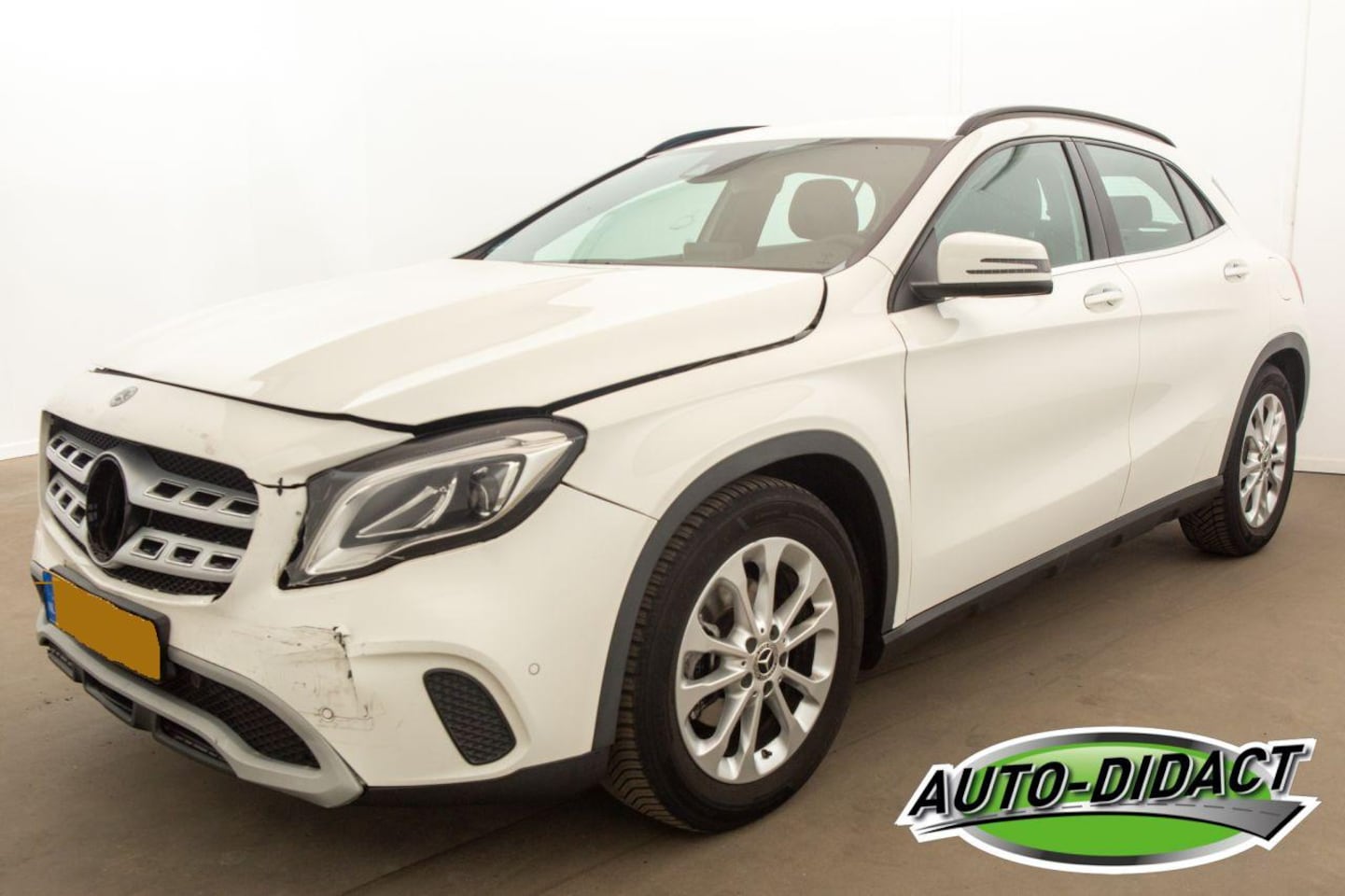 Mercedes-Benz GLA-Klasse - 180 Automaat Clima Navi Camera Business Solution Limited - AutoWereld.nl