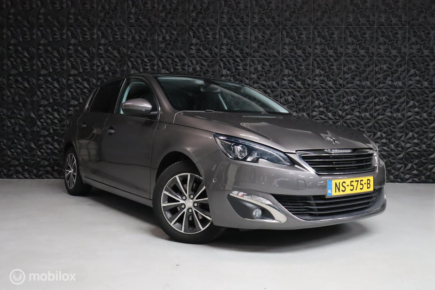 Peugeot 308 - 1.2 PureTech Allure | PANO | CAMERA | DODEHOEK | - AutoWereld.nl