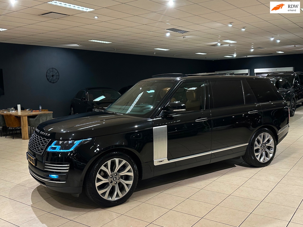 Land Rover Range Rover - Autobiography 2.0 P400e LWB|3xTV|DEALER-AUTO|BOMVOLL - AutoWereld.nl