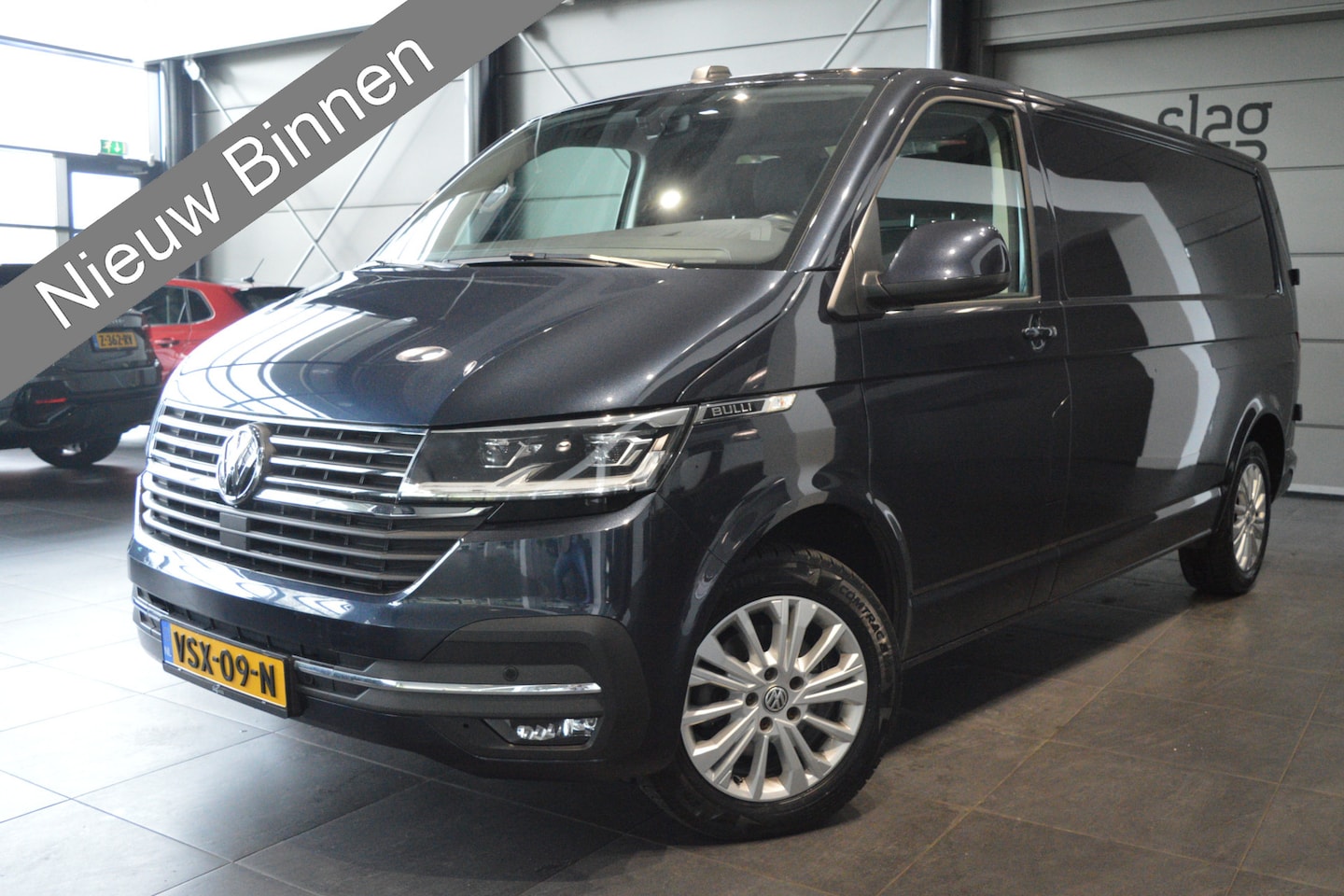 Volkswagen Transporter - 2.0 TDI L2H1 Bulli navi airco led pdc trekhaak 150 pk !! - AutoWereld.nl