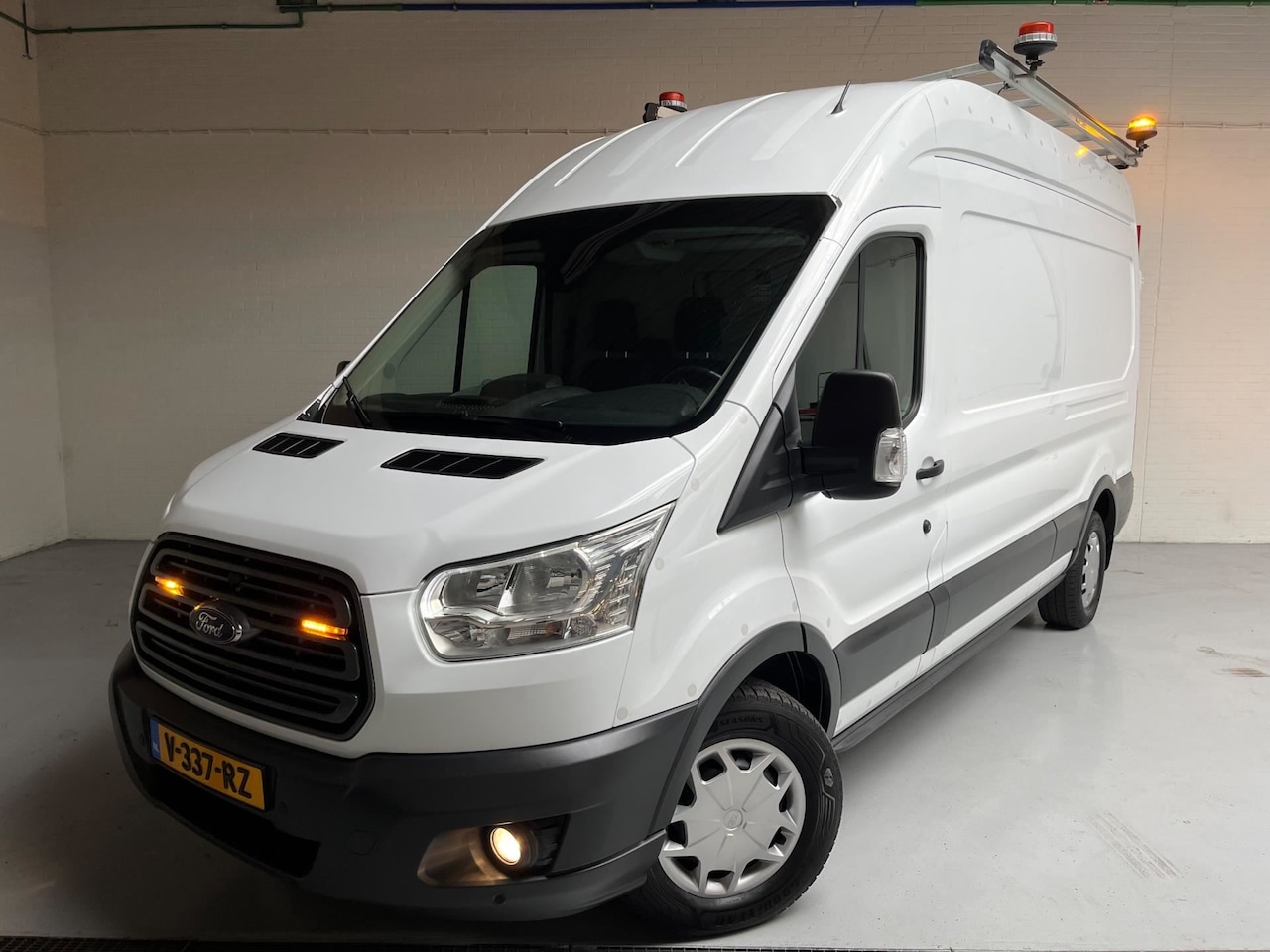 Ford Transit - 350 2.0 TDCI L3H3 Trend - AutoWereld.nl