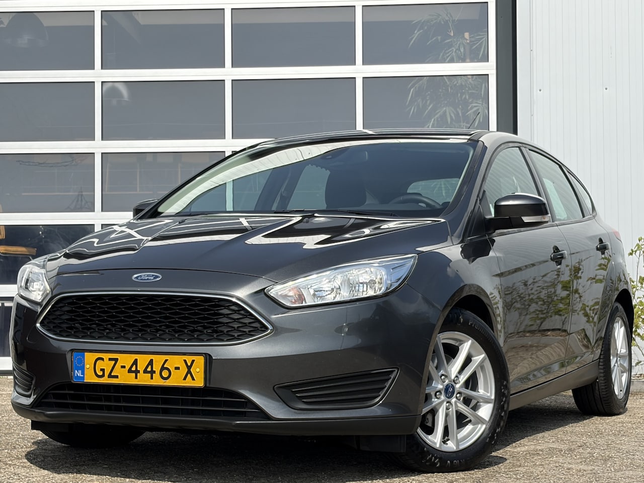 Ford Focus - 1.0 Trend Edition 100pk | Airco | Bluetooth | Cruise control | Navigatiesysteem | Parkeers - AutoWereld.nl