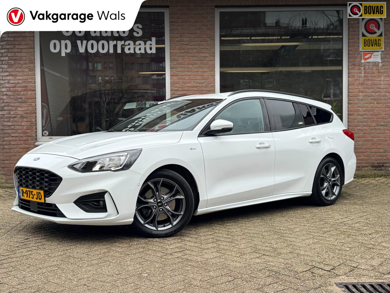 Ford Focus Wagon - 1.0 Ecoboost ST Line | Navi | Airco | Camera | PDC | Carplay | Automaat - AutoWereld.nl