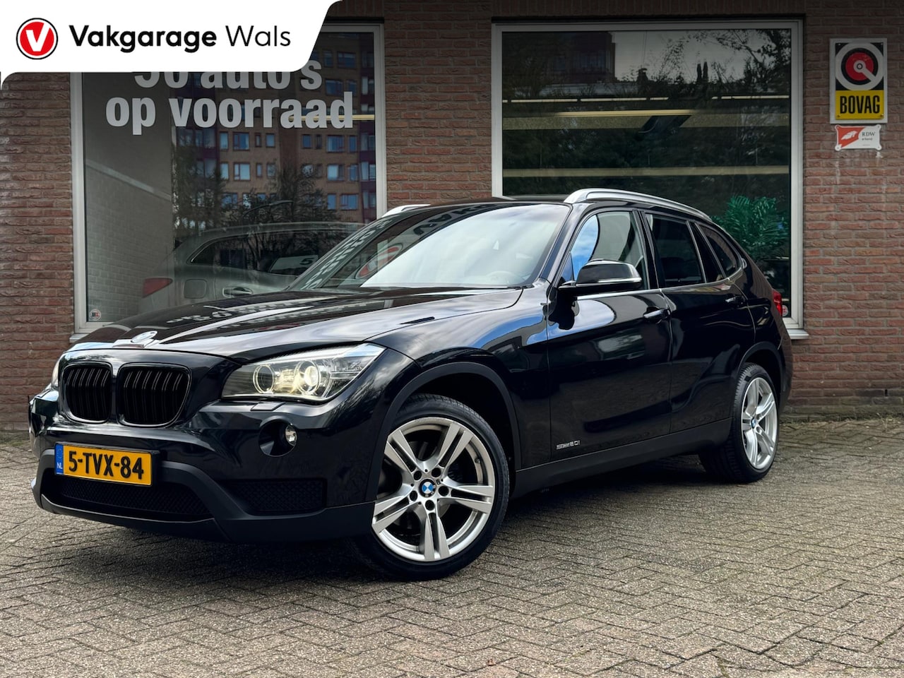 BMW X1 - DRIVE20i CHROME LINE | AIRCO | NAVIGATIE | CRUISE | PDC | VELGEN | TREKHAAK | NAP - AutoWereld.nl