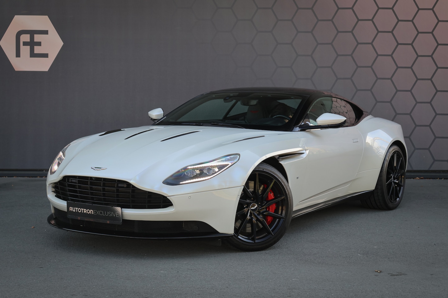 Aston Martin DB11 - 5.2 V12 | B&O 3D AUDIO | SUÉDE HEMELBEKLEDING | STOELKOELING/VERWARMING | MORNING FROST PE - AutoWereld.nl