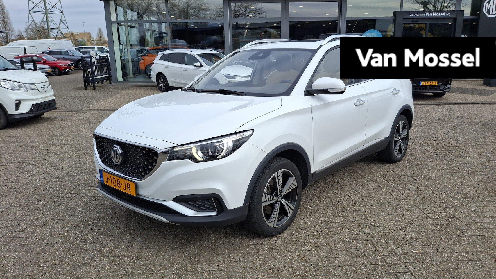 MG ZS - Luxury 45 kWh | Panoramadak | Leder | Trekhaak | Camera | CarPlay | Stoelverwarming | - AutoWereld.nl