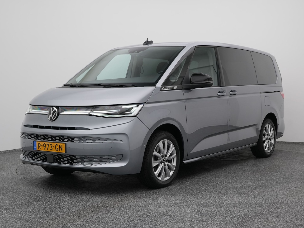 Volkswagen Multivan - 1.4 eHybrid L2H1 Energetic 7-Pers. | PANO | CAMERA | CARPLAY - AutoWereld.nl