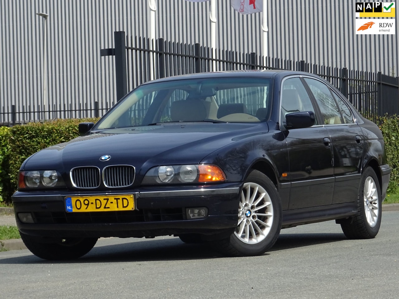 BMW 5-serie - 523i Executive AUT NAP/LEER/CLIMA/CRUISE/PDC/APK - AutoWereld.nl