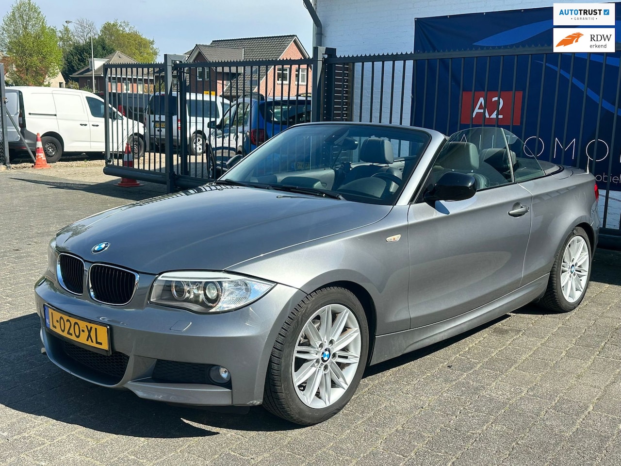 BMW 1-serie Cabrio - 118i High Executive / STOELVERWARMING / CRUISE CONTROL / NAVIGATIE / AIRCO - AutoWereld.nl