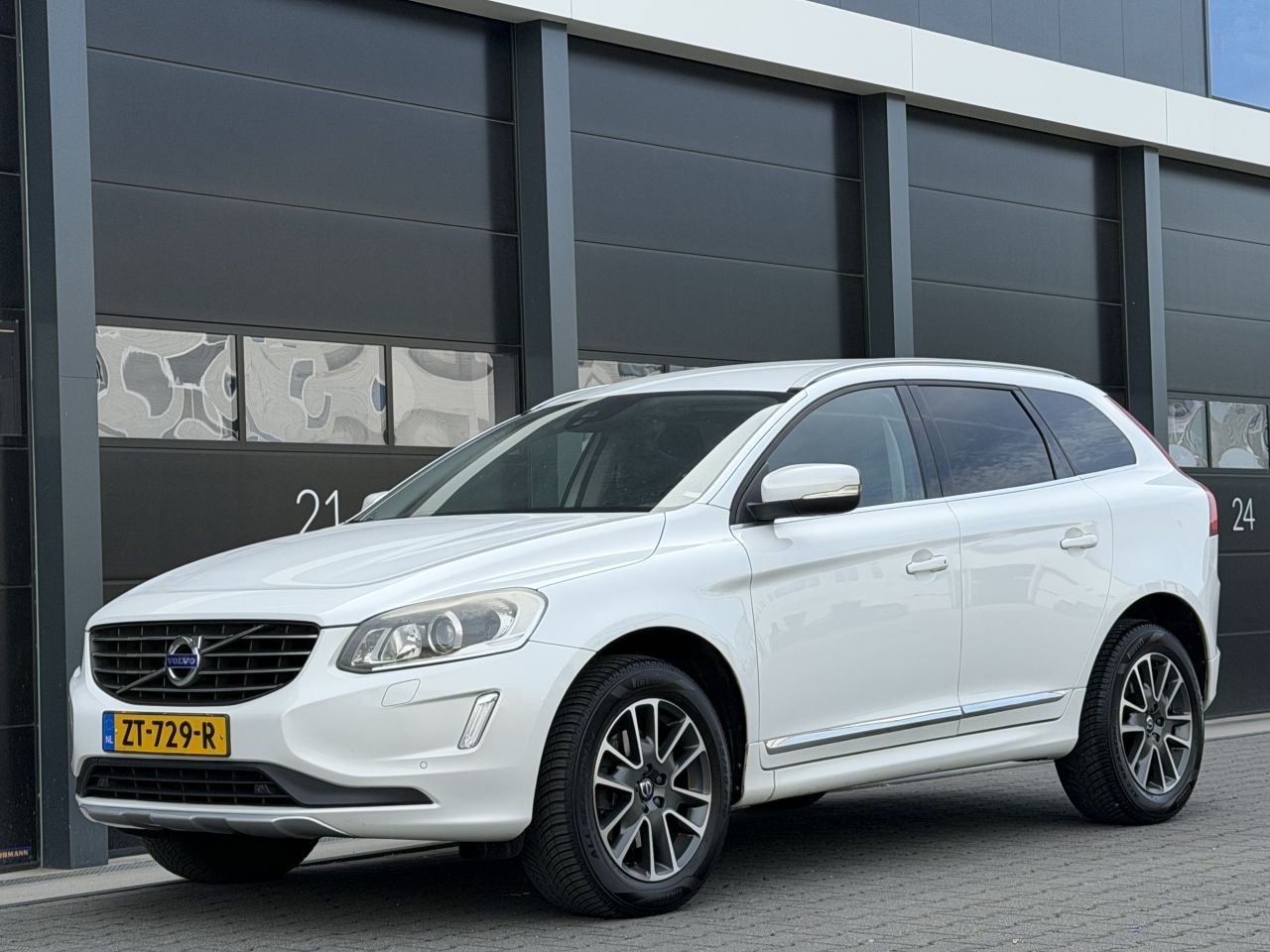 Volvo XC60 - Xc-60 2.0 D4 Navi Leer Clima EURO-6 - AutoWereld.nl
