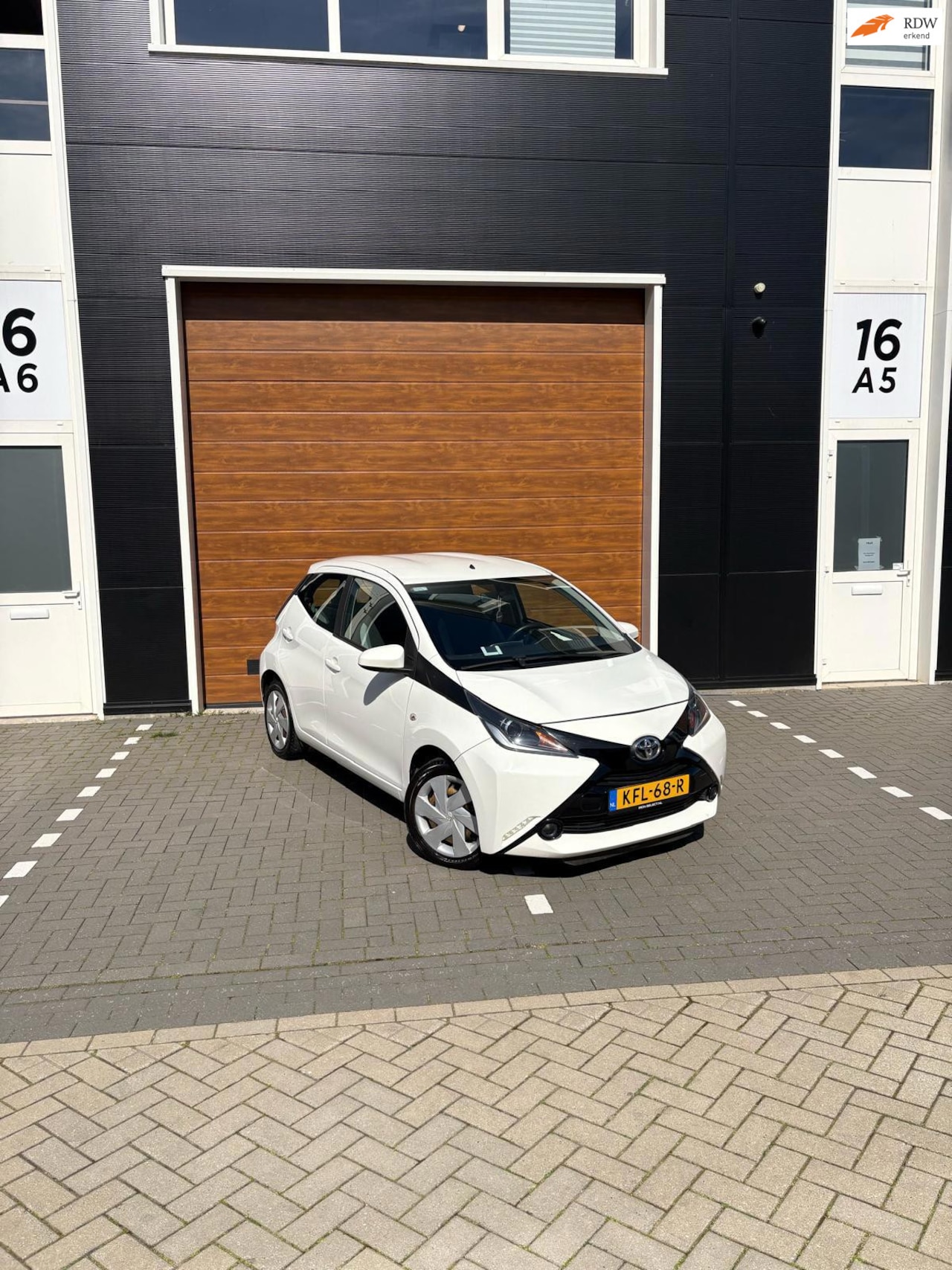 Toyota Aygo - 1.0 VVT-i x-play 1.0 VVT-i x-play - AutoWereld.nl