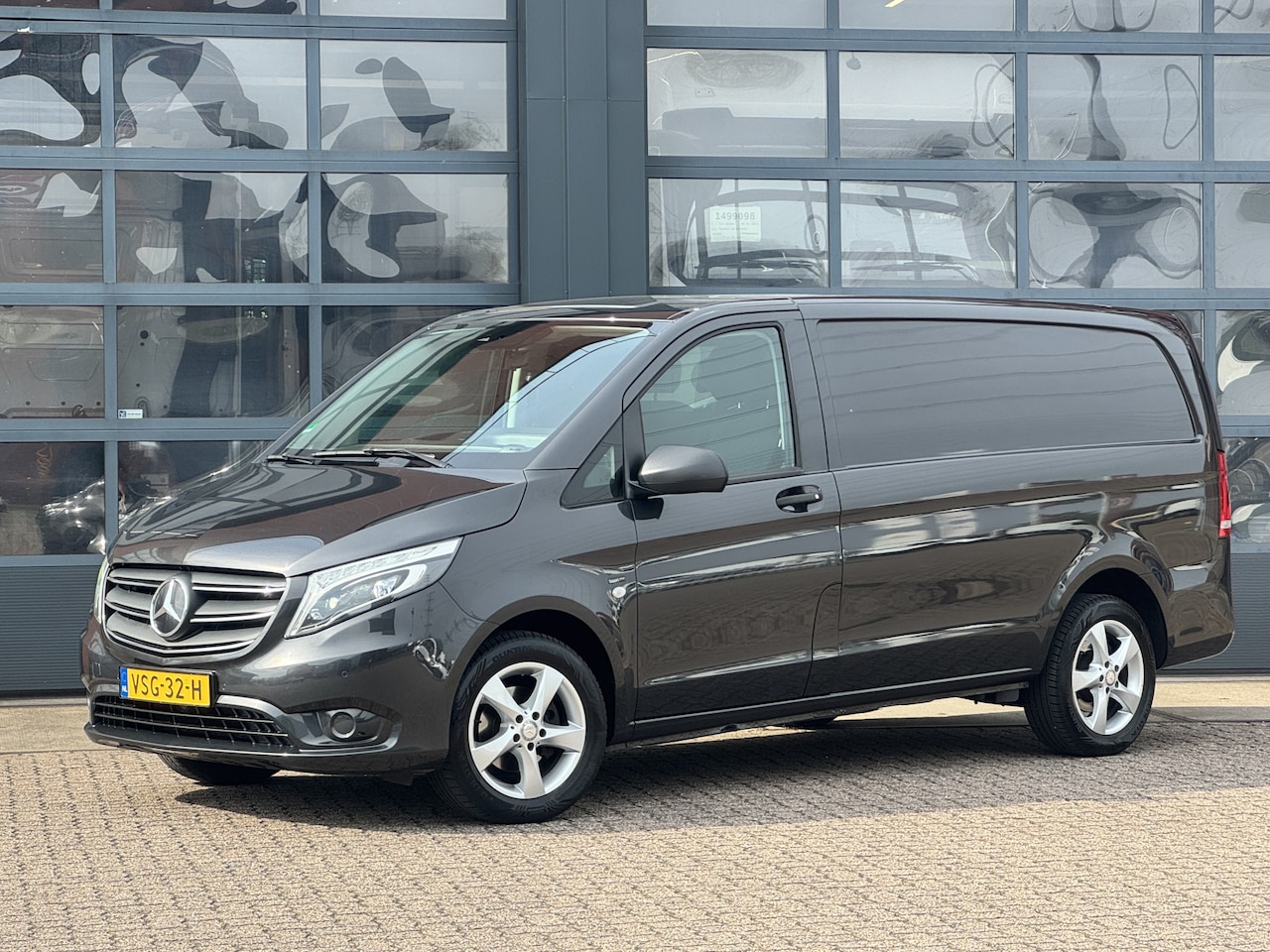 Mercedes-Benz Vito - 114 L2 | LED | DISTRONIC | Trekhaak 2,5t | Camera | Cruise - AutoWereld.nl